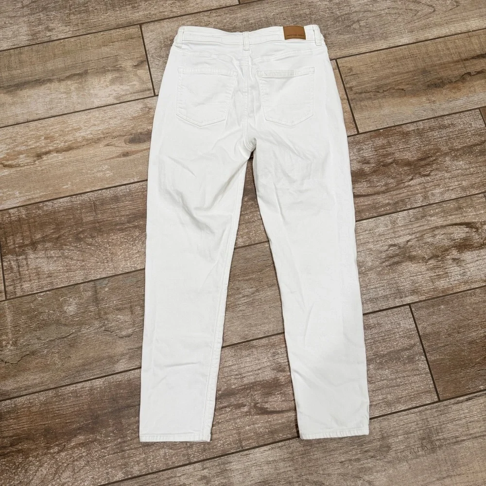 American Eagle Outfitters | White Mom Jeans